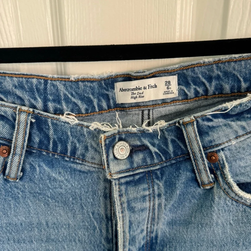 Abercrombie & Fitch The Dad High Rise Jeans - Picture 6 of 11